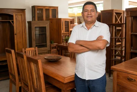 Rafael Enrique Julio Díaz- Maderas y muebles La Bendición de Dios